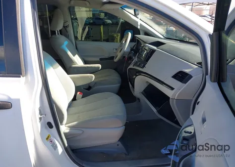 2011 Toyota Sienna Base V6 из США, поврежденный, VIN 5TDZK3DC5BS164903